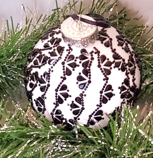 Black and White Glow